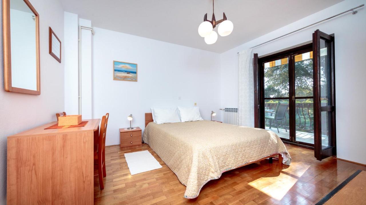 Apartments Maller Ровин Екстериор снимка