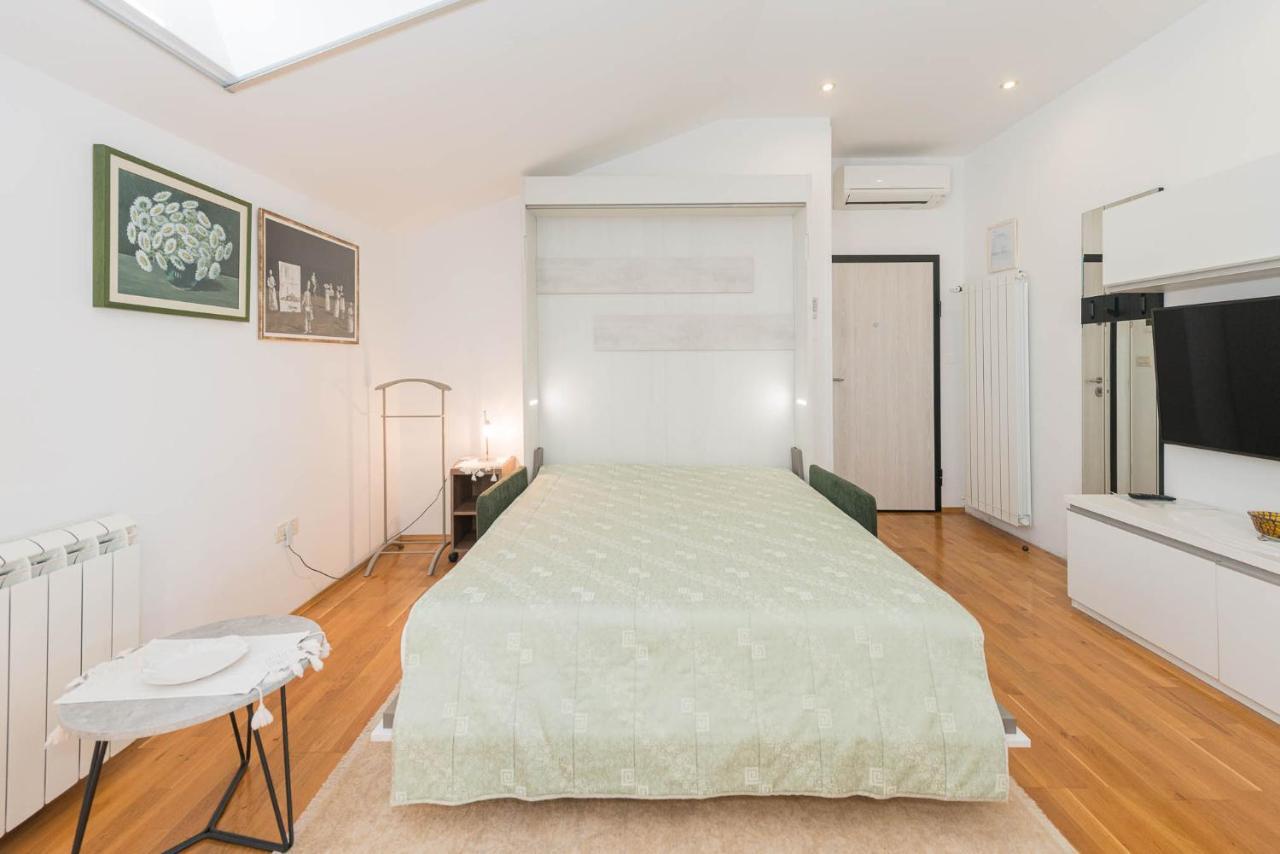 Apartments Maller Ровин Екстериор снимка