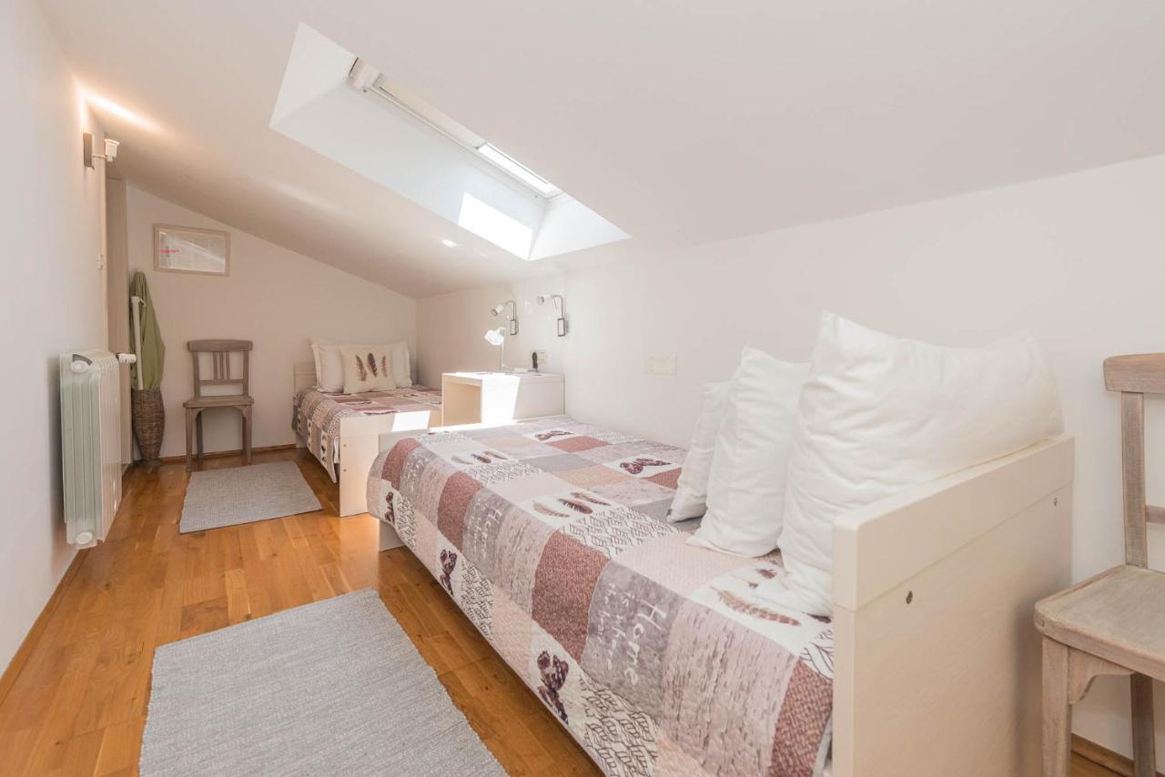 Apartments Maller Ровин Екстериор снимка
